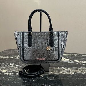 EUC Brahmin Black and Gray Croc-Embossed Satchel 🩶🖤